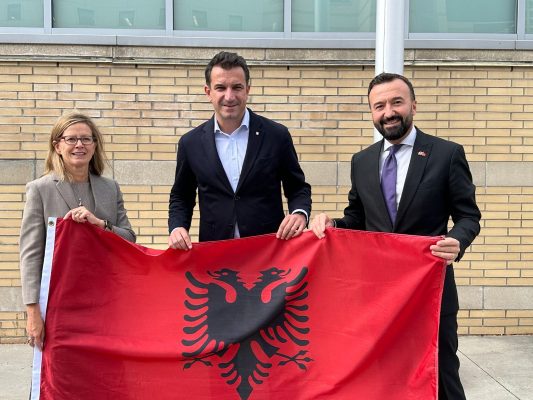 Veliaj mbyll vizitën në Kanada me takimin e kryetares së Bashkisë së Mississaugas: Mirënjohje për mikpritjen ndaj komunitetin shqiptar