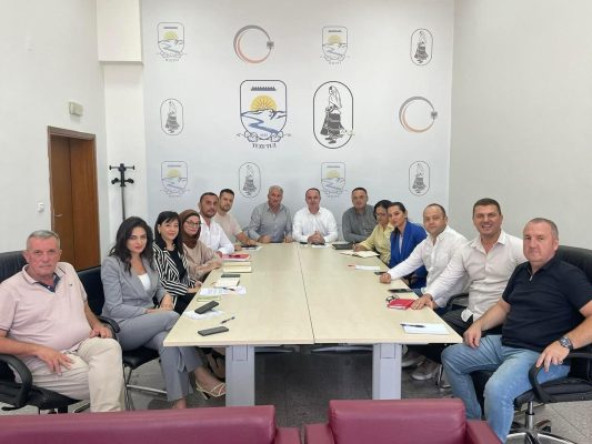 Nikë Gjeloshaj jep dorëheqjen si kryetar i komunës së Tuzit/ Vizion Plus mëson postet që do mbajë në qeverinë e re të Malit të Zi