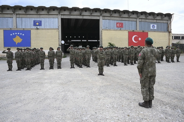 Turqit në krye të KFOR në Kosovë/ Zhvillohet në Prishtinë ceremonia e kalimit të komandës