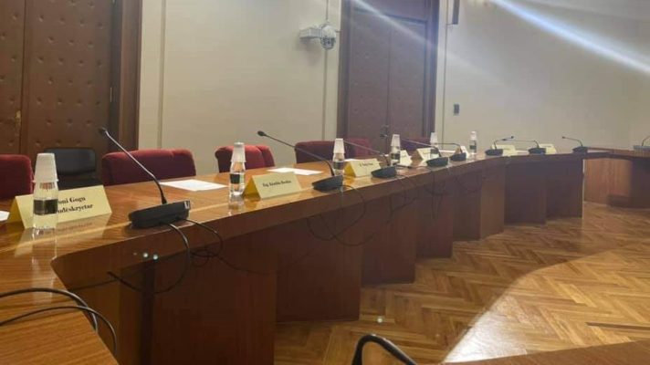 Mazhoranca ‘rrëzon’ opozitën për herë të tretë, nuk pranon kërkesën për Komision Hetimor