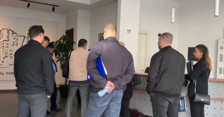 Oficerët e policisë bllokojë të tjera prona të Jamarbër Malltezit tek ish-kompleksi “Partizani”