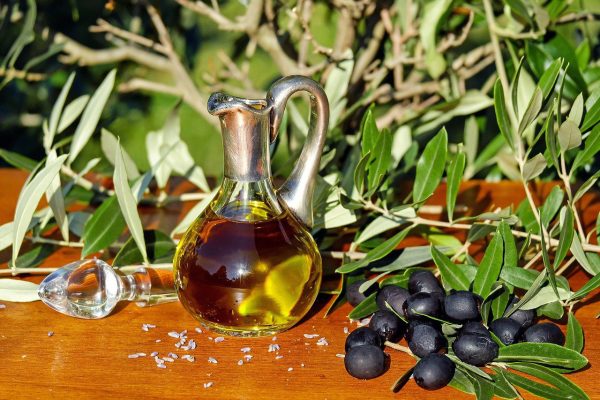 Më pak prodhim nga ullinjtë, fermerët paralajmërojnë rritjen e çmimit të vajit