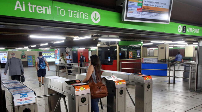 “Allah Akbar”/ I kërkuari për terrorizëm alarmon metronë e Milanos, arrestohet para goditjes me thik%