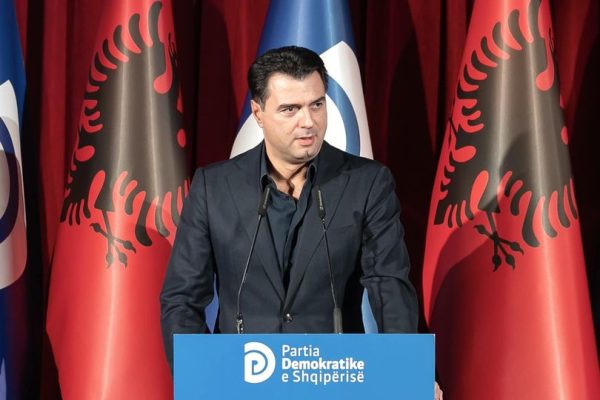 “Të tregojmë kush janë politikanët e llumit”/ Basha: Vettingu në politikë, listat e hapura, Shqipëria një zonë zgjedhore dhe vota e diasporës