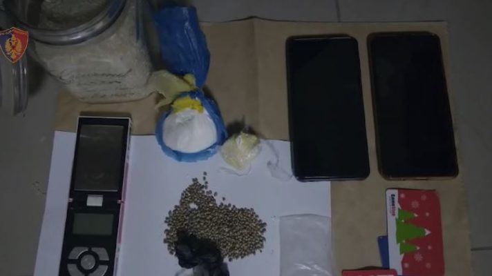 Emri/ Kokainë dhe 537 fara kanabisi, arrestohet i riu në Ballsh