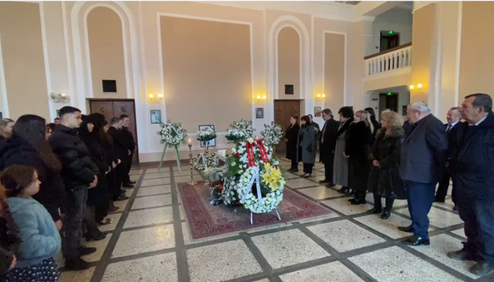 Lamtumira e fundit për Zef Dedën; homazhe në Shkodër në nderim të mjeshtrit të madh të humorit
