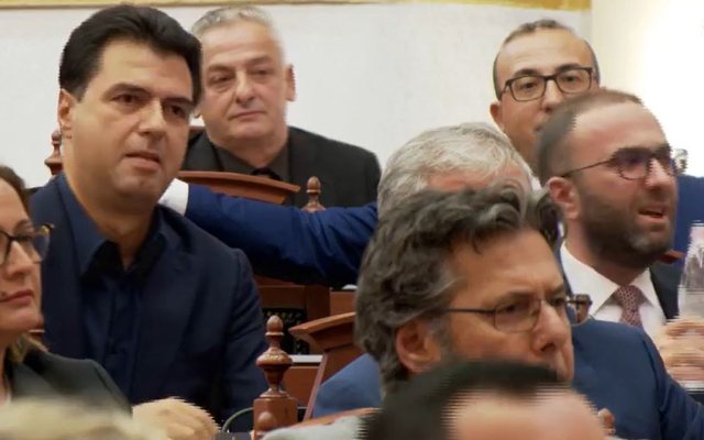 Mungesa e Bashës në Kuvend/ Berisha: Zoti pengu zbaton porositë e Ramës