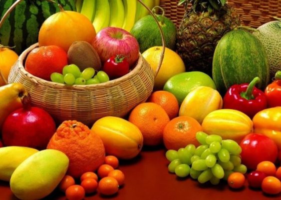 Tre fruta që ju ndihmojnë për një tretje perfekte të ushqimeve, ja në cilin moment të ditës duhet t’i konsumoni