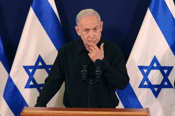 Ministrat dhe deputetët e partisë “kryqëzojnë” Netanjahun/ Kërkojnë dorëheqjen e tij