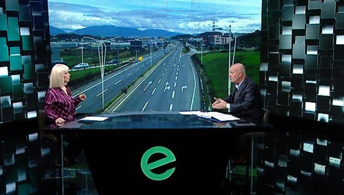 Kaosi me trafikun në Tiranë/ Ekspertët tregojnë si zgjidhet ky problem