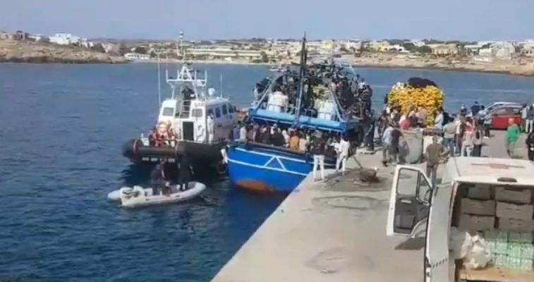 Mbytet anija në Lampeduza/ Shpëtohen 43 emigrantë, 8 rezultojnë të zhdukur