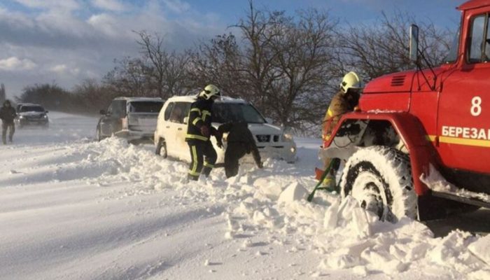 Dhjetë të vdekur nga stuhitë e borës në Ukrainë