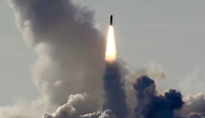 Rusia: Testuam raketë balistike me kapacitet bërthamor