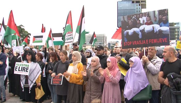 Tubim në mbështetje të Palestinës/ Dhjetëra qytetarë kërkojnë të ndalen bombardimet në Gaza