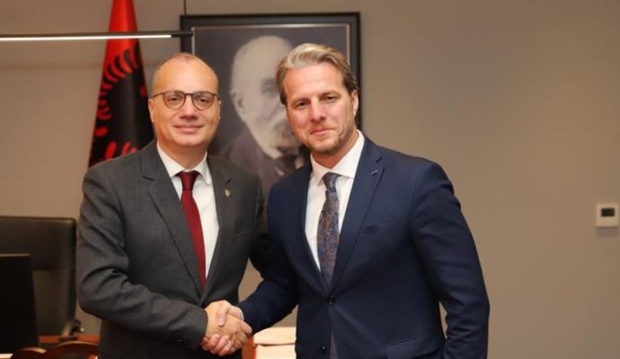 Ministri i Jashtëm Igli Hasani takim me kryetarin e Komunës së Preshevës