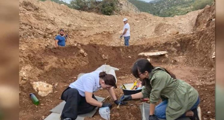 Zbulohet tuma e tretë në Himarë/ Arkeologët nxjerrin në dritë varret e lashta