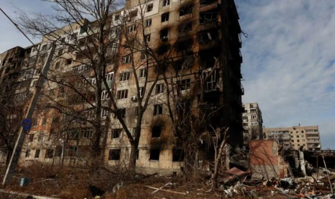 Ukraina: Ushtria ruse po tenton ta rrethojë një qytet kyç në Donjeck