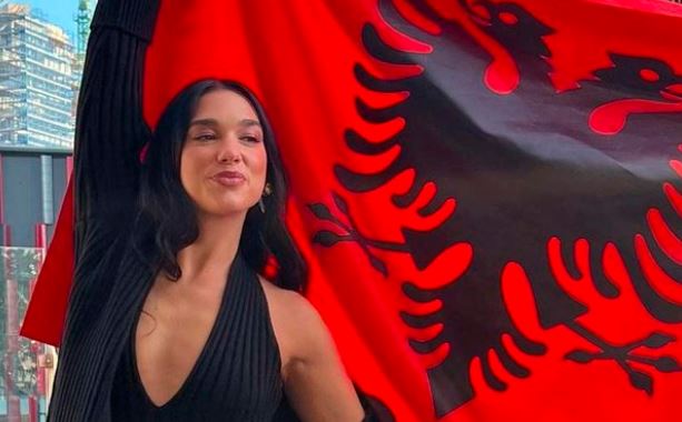 Dua Lipa nuk harron origjinën, bën urimin e veçantë në shqip për Festën e Pavarësisë