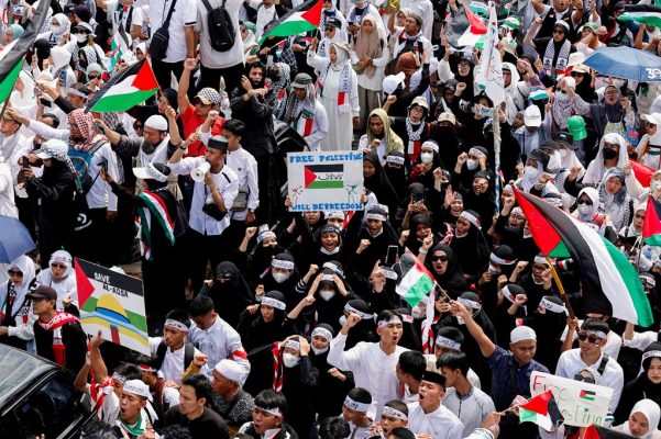 Protesta në botë kundër luftës, dhjetëra e mijëra njerëz kërkojnë t’i jepet fund konfliktit në Gaza