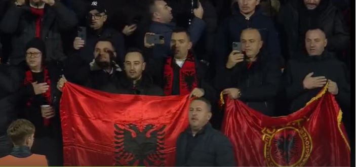 Entuziazëm dhe brohoritma/ Nis ndeshja Shqipëri-Moldavi, kuqezinjtë shpresplotë për të ‘vulosur’ kualifikimin drejt Berlinit