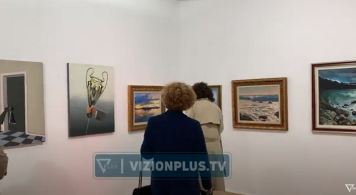 Ekspozitë për Pavarësinë në Vlorë; 31 artistë prezantojnë punimet e tyre dhe koleksionet e filatelisë