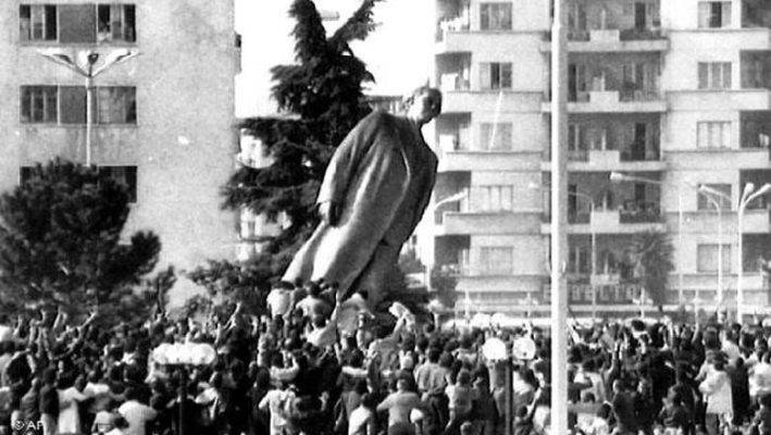 33 vjet nga lëvizja studentore, protagonistët rrëfejnë protestën që i çoi në rrëzimin e bustit të diktatorit