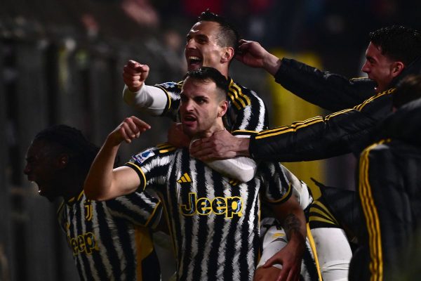 Gati nderon Juventusin, bardhezinjtë fitojnë në minutën e ’94, marrin kreun e Seri A