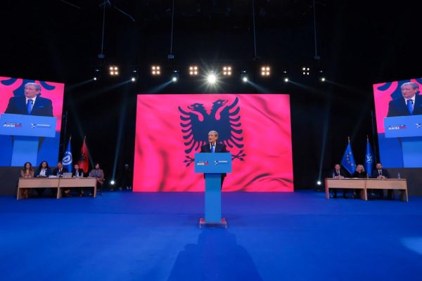 Kuvendi i demokratëve, Berisha kërkon reflektim: Sot Kombi vajton të rinjtë që nuk gjejnë të ardhmen