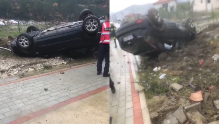 VIDEO/ Aksident në Berat, shoferi humb kontrollin e makinës dhe përmbyset në rrugë