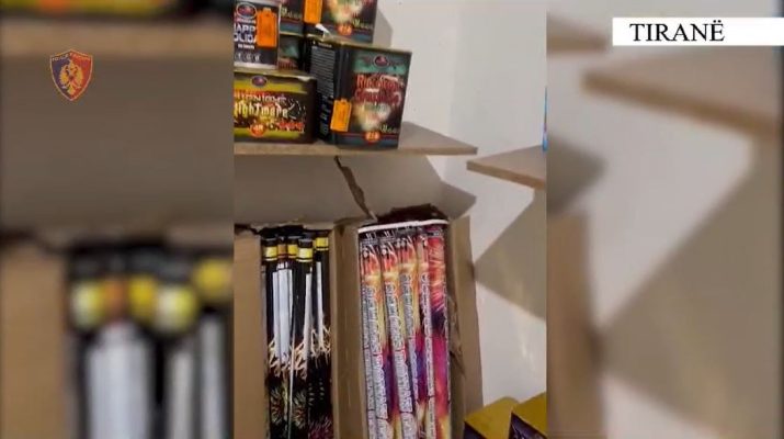 Zbulohet magazina me fishekzjarre të kontrabanduara në Tiranë, dy në pranga