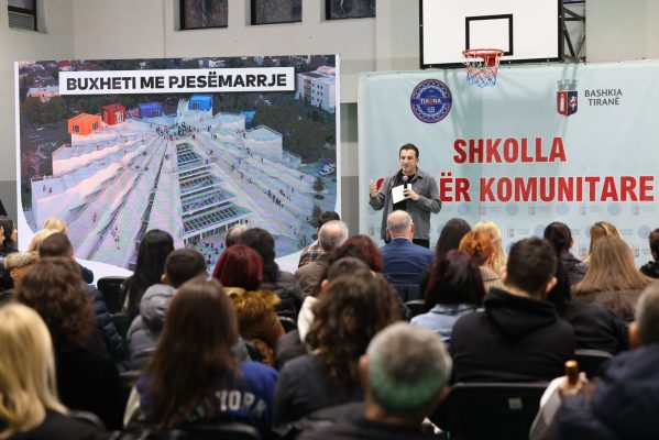 Buxheti 2024, Veliaj takim me qytetarët: “Vitin tjetër ndërtojmë më shumë shkolla, kopshte e çerdhe, me të njëjtën cilësi si në qendër, edhe në periferi”