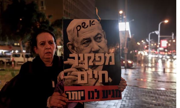 “Kthejini në shtëpi”, familjet e pengjeve ndërpresin fjalimin e Netanyahu, protestojnë kundër tij