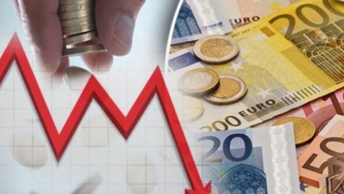Euro “shkërmoqet” para lekut, dollari dhe paundi nuk kanë asnjë shans