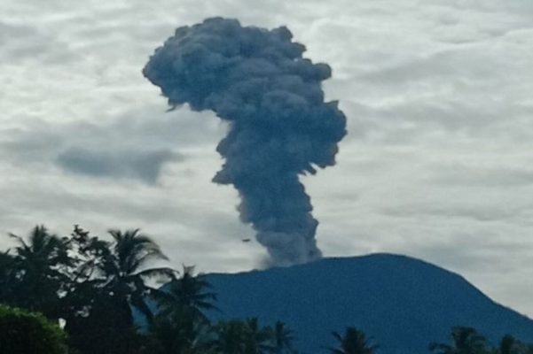 VIDEO/ Shpërthen vullkani në Indonezi, 22 persona të vdekur
