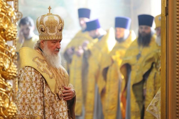 Mbështet luftën në Ukrainë, Kievi vendos në listën e të kërkuarve kreun e Kishës Ortodokse Ruse