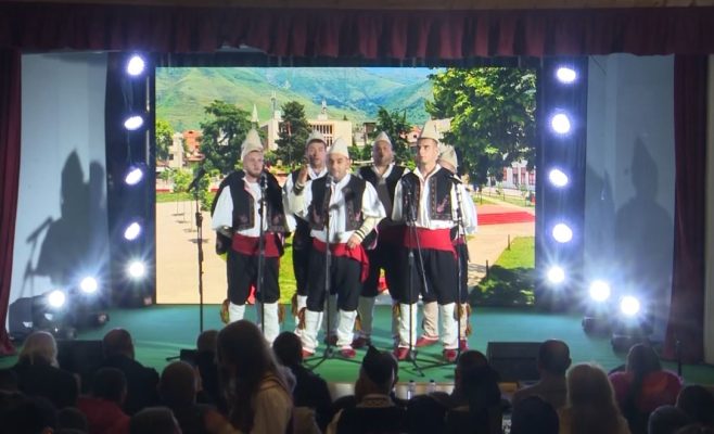 Festivali Tipologjik i Polifonisë, këngët popullore gjallërojnë mbrëmjen në Libohovë