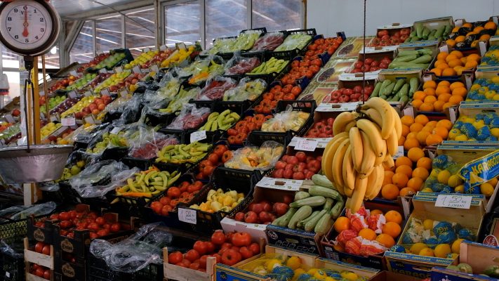 Ushqimet u shtrenjtuan në nëntor, tregëtarët: U pakësua prodhimi! Ekspertët: Inflacioni, tendencë rritëse në dhjetor