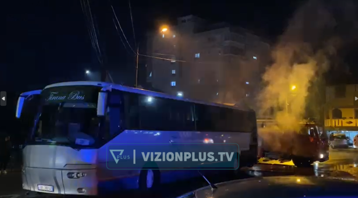 Merr flakë autobusi i linjës Elbasan-Tiranë, shpëtojnë mrekullisht pasagjerët, zbardhen shkaku i zjarrit