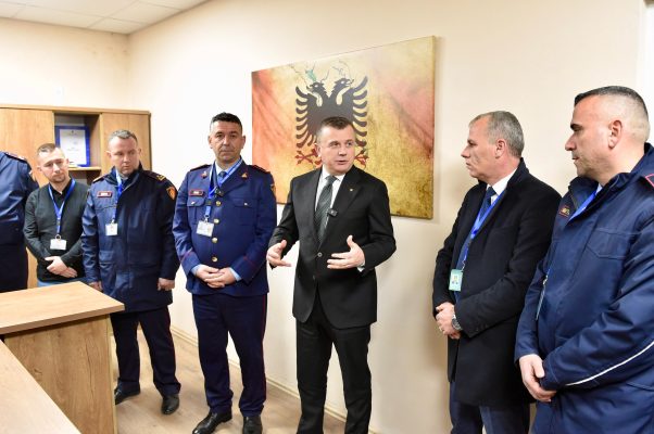 Ministri Balla takim me efektivët e komisariatit të Kurbinit