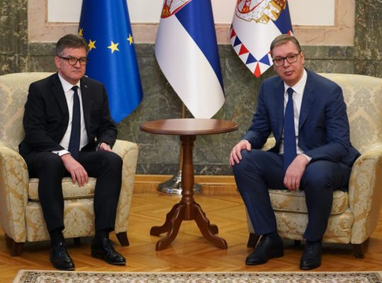 Lajçak takon Vuçiçin në Beograd, presidenti serb shfaq të njëjtat ankesa ndaj Kosovës
