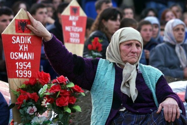 25 vite nga masakra e Reçakut, Serbia “mbyll sytë” para pamjeve çnjerëzore, refuzon historinë dhe nuk kërkon falje
