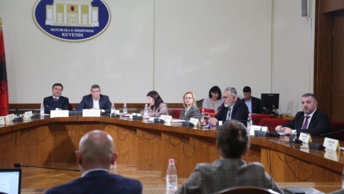 “Zgjedhorja”/  Sot mblidhet komisioni, Alibeaj dhe Gjiknuri ulen në tryezë për bisedime pas dy vitesh