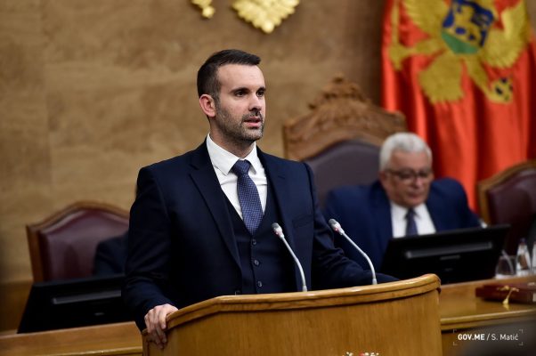 Dhuna ndaj shqiptarëve, reagon kryeministri i Malit të Zi: Kemi identifikuar një nga autorët, mendimet tona janë me të prekurit