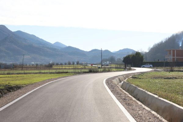 Asfaltohen rrugët e fshatrave, Veliaj: Do ndërhyjmë në 100 segmente rurale