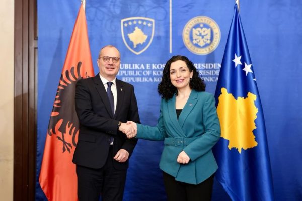 Ministri Hasani ndan foto nga takimi me presidenten Osmani: E sigurova se Shqipëria do t’i japë zë Kosovës në organizatat ndërkombëtare