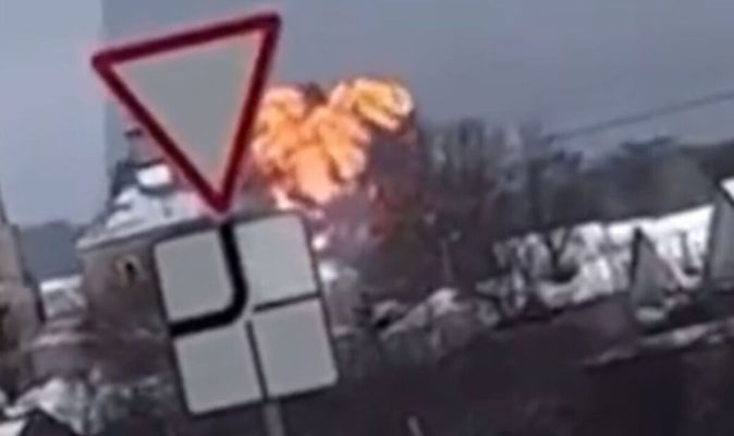 VIDEO/ Rrëzohet pranë kufirit ukrainas avioni rus me 74 persona në bord