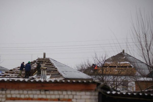 Rusët ngatërrojnë objektiv, bombardojnë gabimisht fshatin e tyre