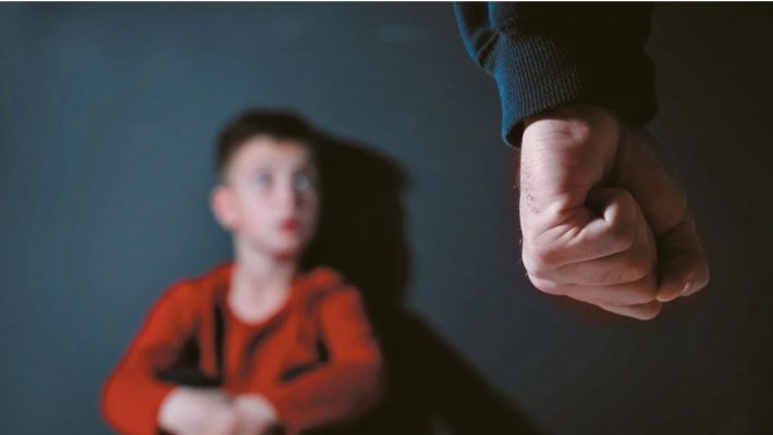 Belgjikë, prindërit mbyllin për disa muaj 9-vjeçarin në hapësirën prej dy metrash katrorë, detaje nga trajtimi çnjerëzor Belgjikë, prindërit mbyllin për disa muaj 9-vjeçarin në hapësirën prej dy metrash katrorë, detaje nga trajtimi çnjerëzor