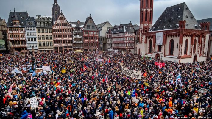 Mijëra njerëz protestojnë kundët të djathtës ekstreme në Gjermani