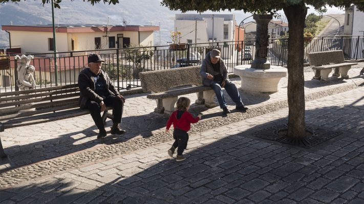 Në vitin 2022 lindi vetëm një fëmijë, fshati italian që po “shuhet” kërkon banorë
